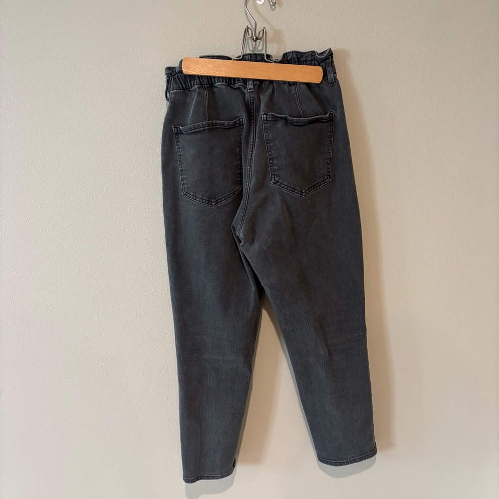 EXPRESS Women’s Black Wash Super High Rise Mom Jean Size 10 - Picture 2 of 13